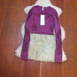 Alo Yoga NWT Small Dragonfruit Cropped Top